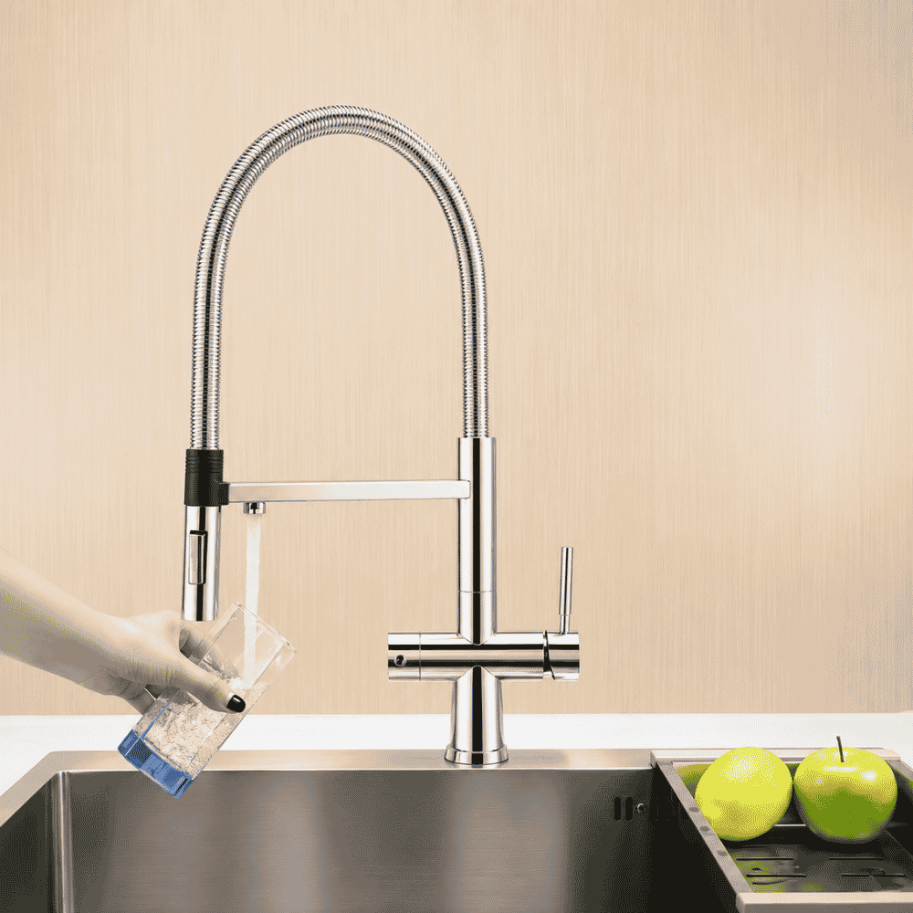 Modern kitchen faucet from Hommix with a beige wall background and an a apple and a lemon and apple